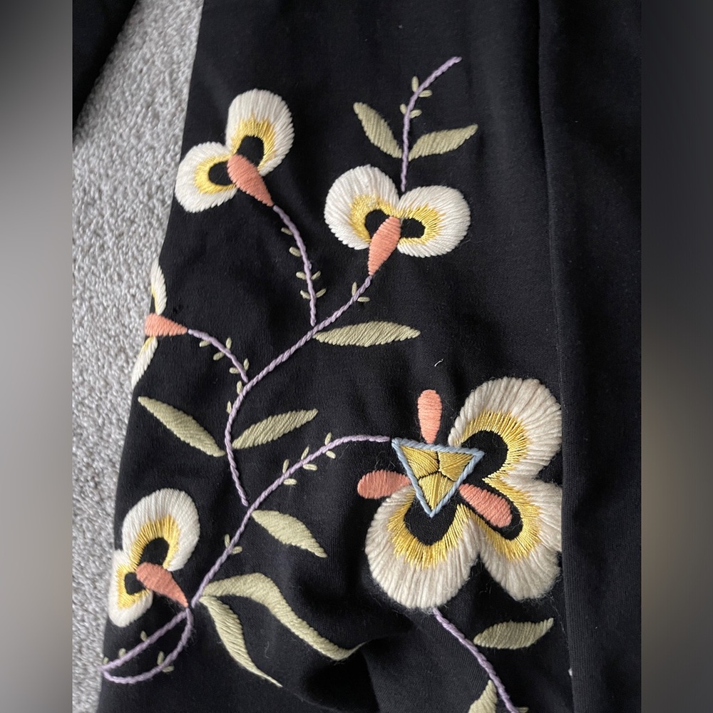 Long wool coat with embroidered accents in white and yellow by Kay Unger - Picture 7 of 10